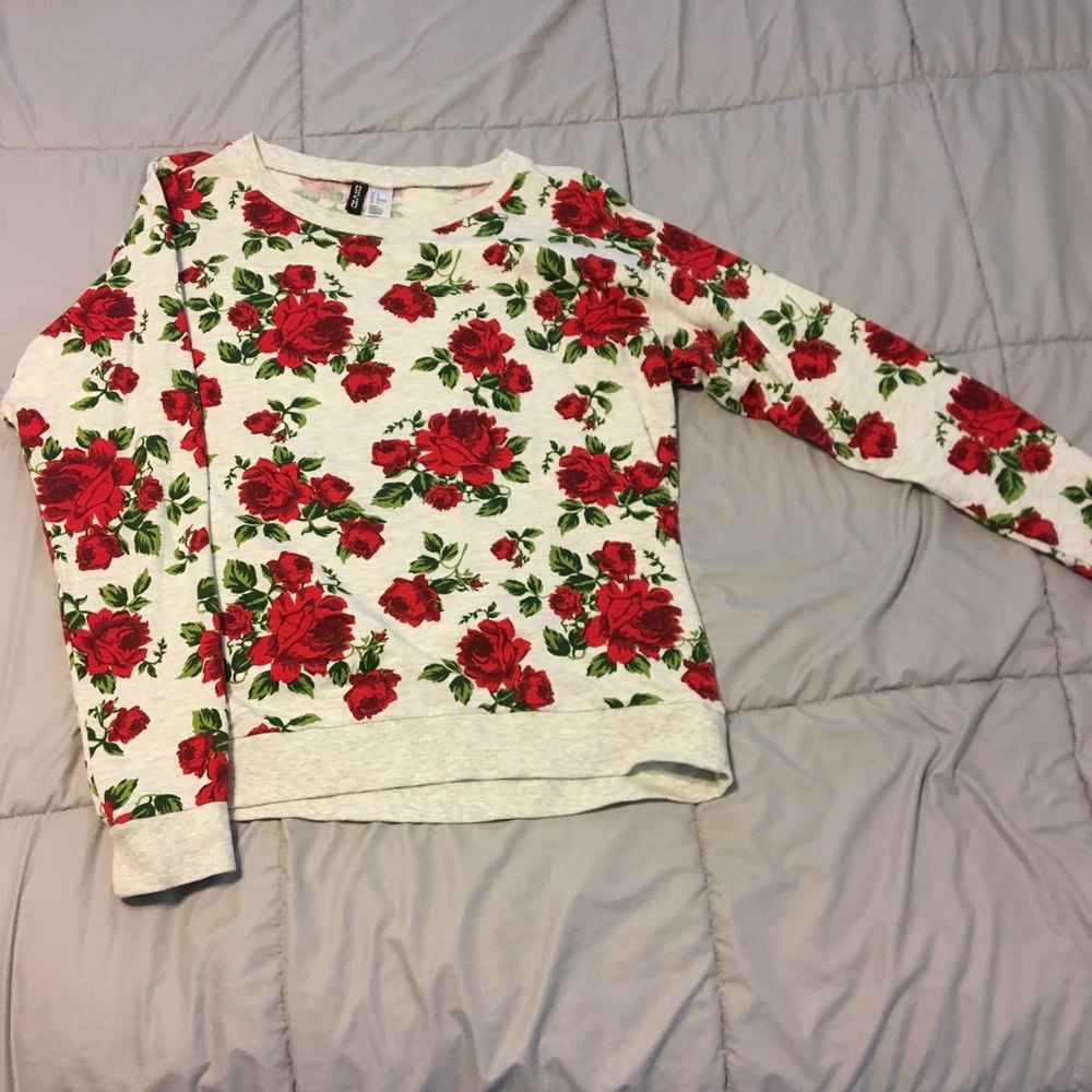 Women's H&M Divided Rose Crewneck Shirt Size M